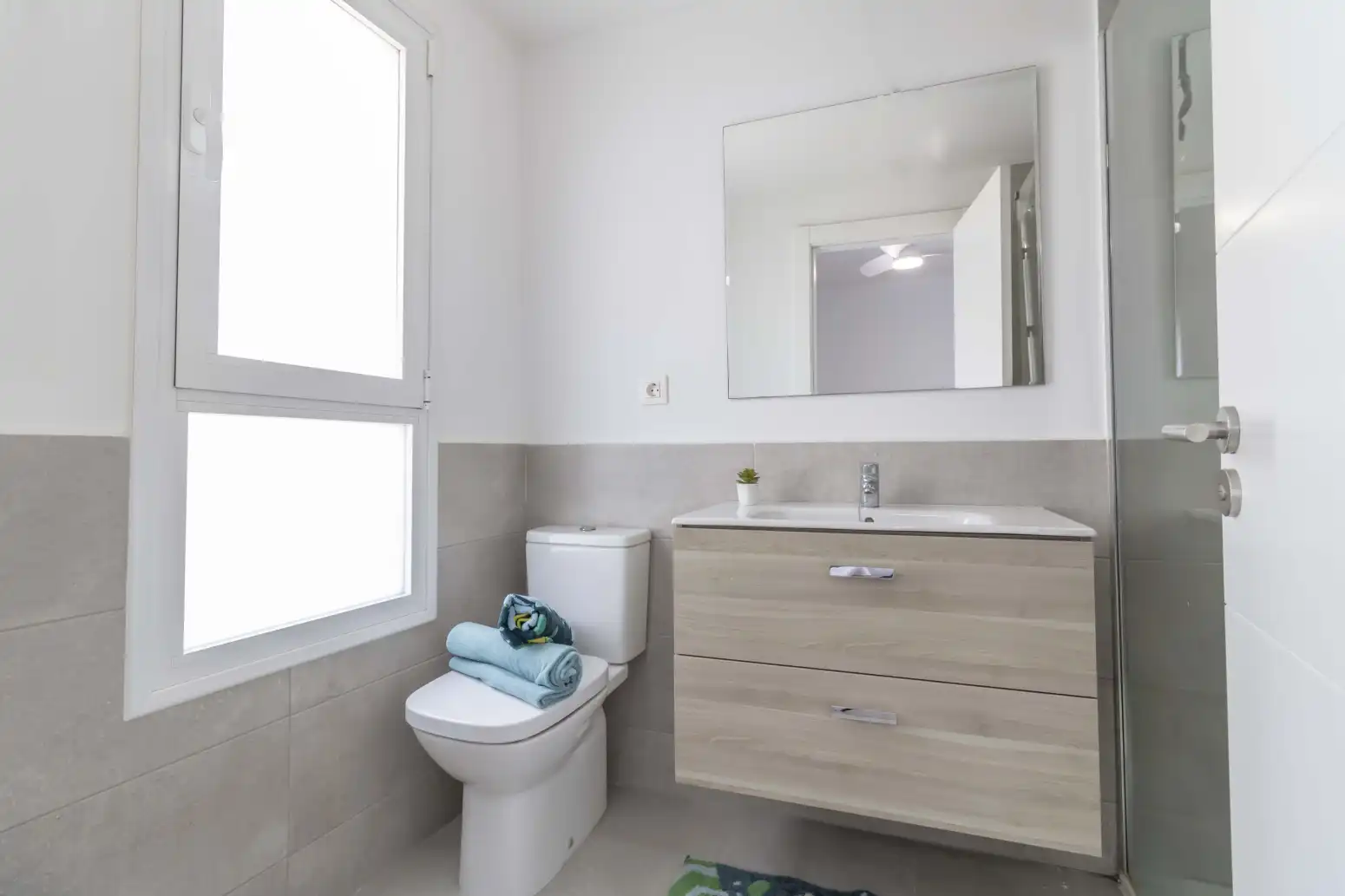 Baño de Piso en venta en Sevilla con Aire acondicionado, Calefacción y Jardín privado