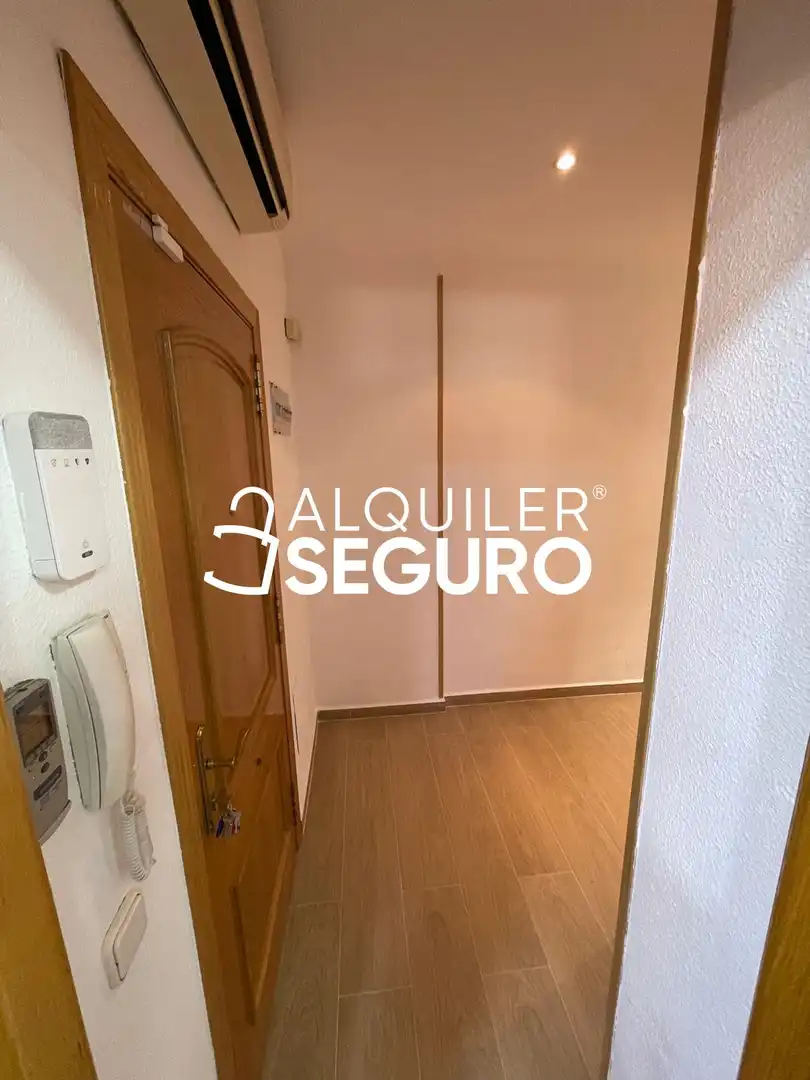 Dormitori de Pis de lloguer en Madrid amb Aire condicionat, Calefacció i Traster