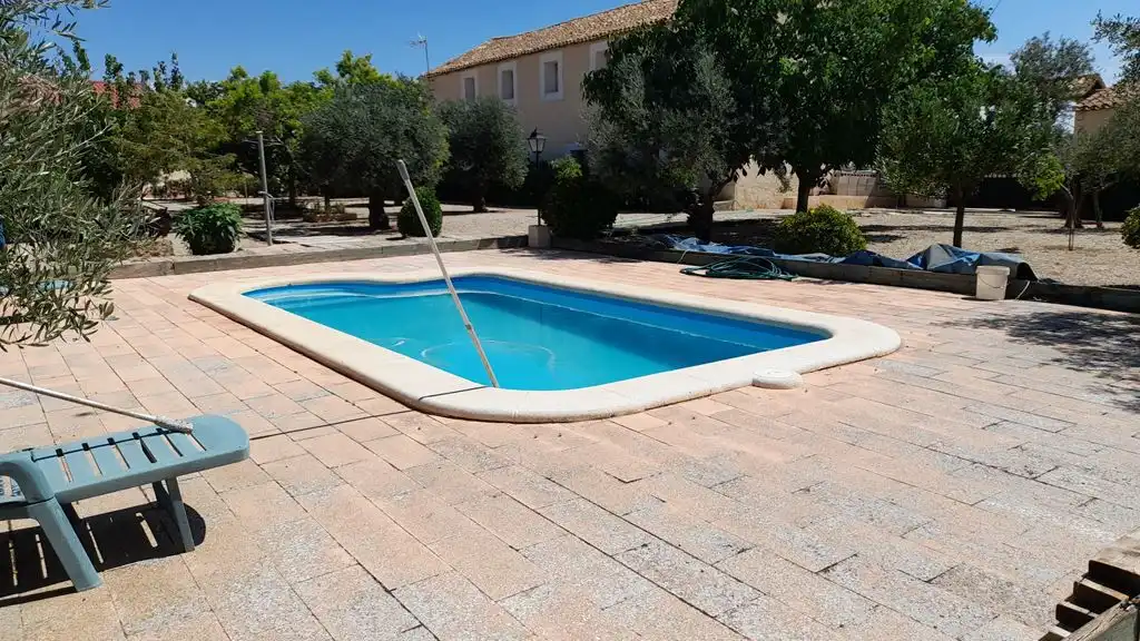 Piscina de Finca rústica en venta en Munera