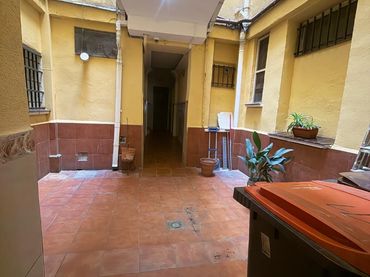 Pis amb balcó en venda a Calle del Pez 11
