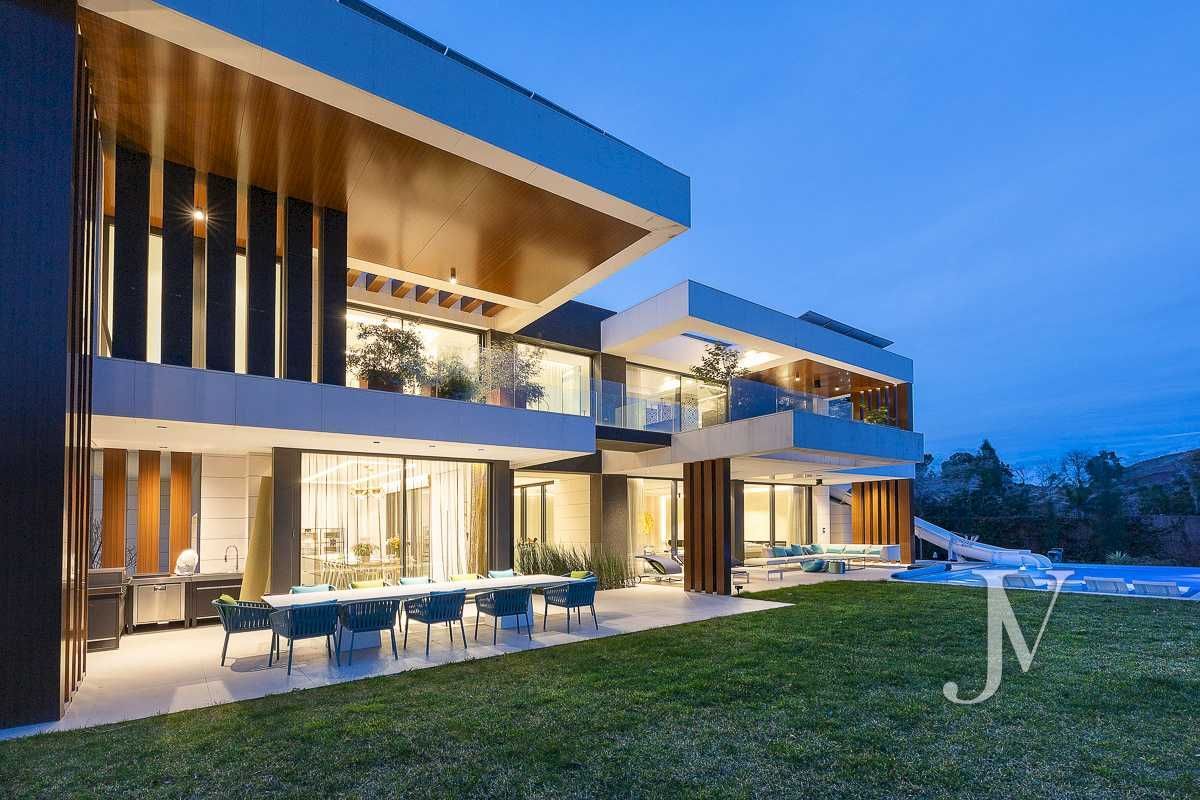 Vista exterior de Casa o xalet en venda en  Madrid Capital amb Aire condicionat, Calefacció i Jardí privat