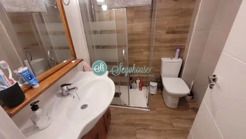 Baño de Piso de alquiler en Segovia con Calefacción, Terraza y Amueblado