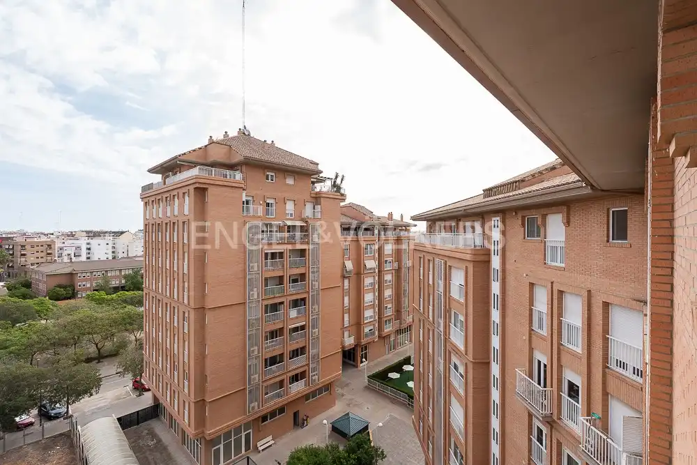 Vista exterior de Àtic de lloguer en Valencia amb Aire condicionat, Calefacció i Parquet