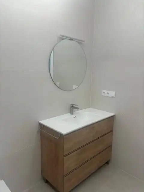 Badezimmer von Haus oder Chalet zur Miete in Elche / Elx mit Klimaanlage, Abstellraum und Möbliert