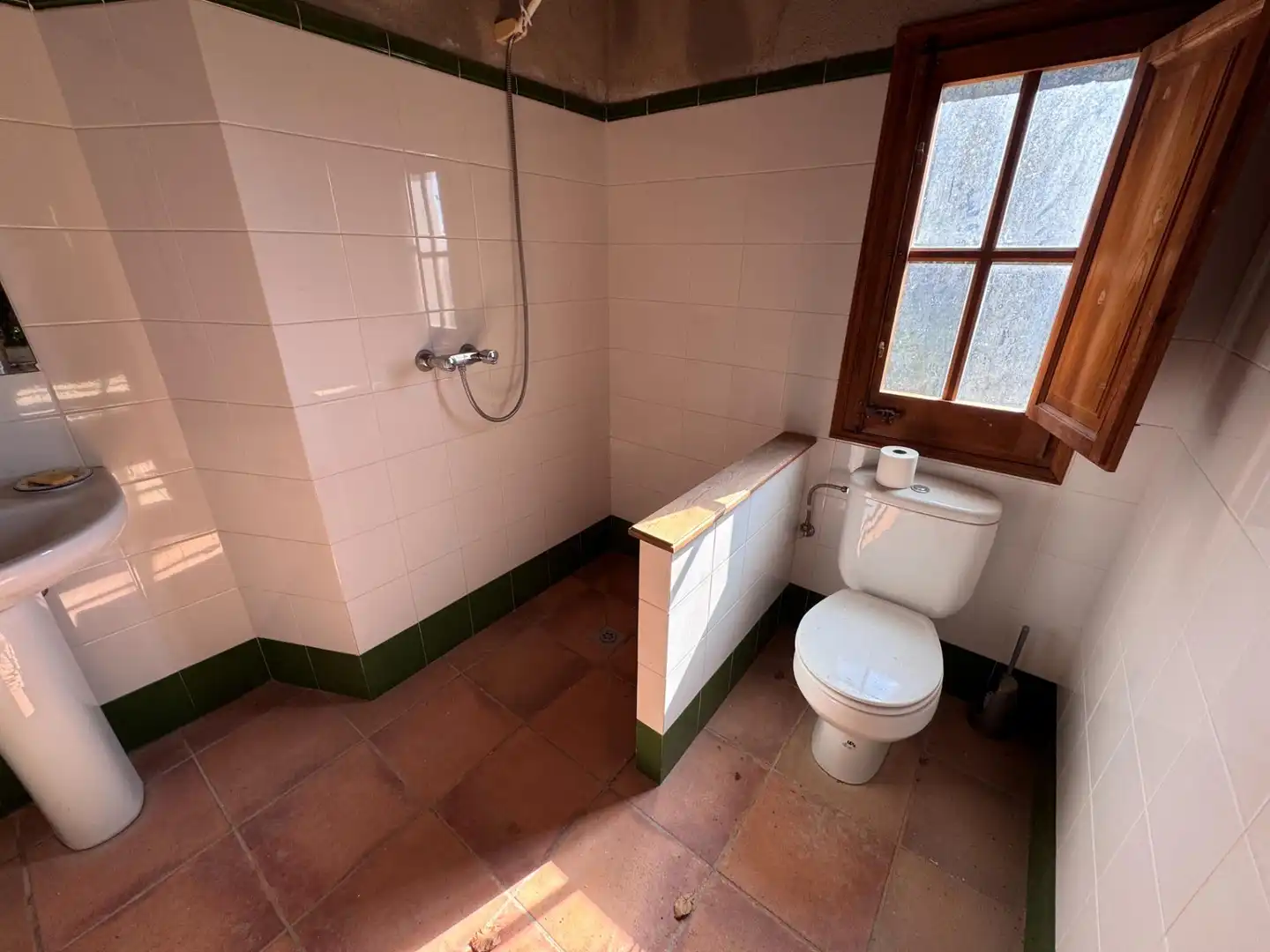 Baño de Finca rústica en venta en Albanyà con Jardín privado, Terraza y Trastero