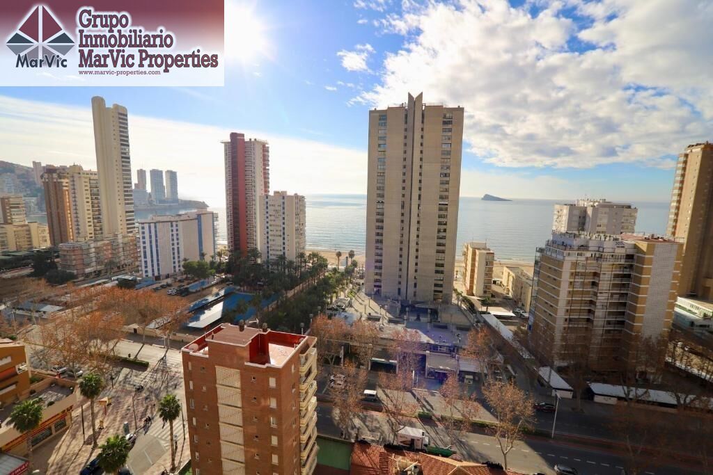 Vista exterior de Pis en venda en Benidorm amb Terrassa i Piscina comunitària