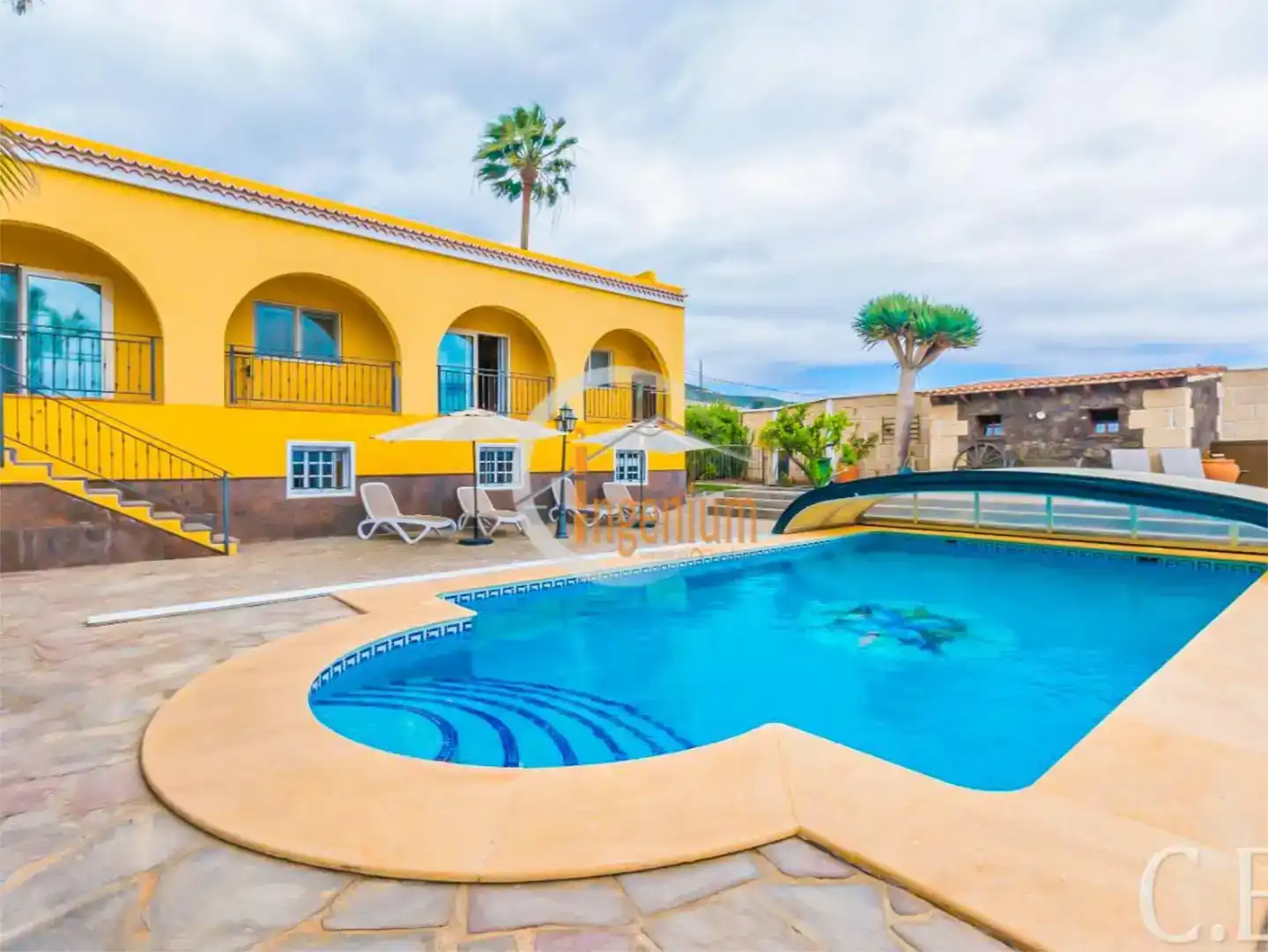 Vista exterior de Casa o xalet en venda en San Miguel de Abona amb Aire condicionat, Piscina i Balcó