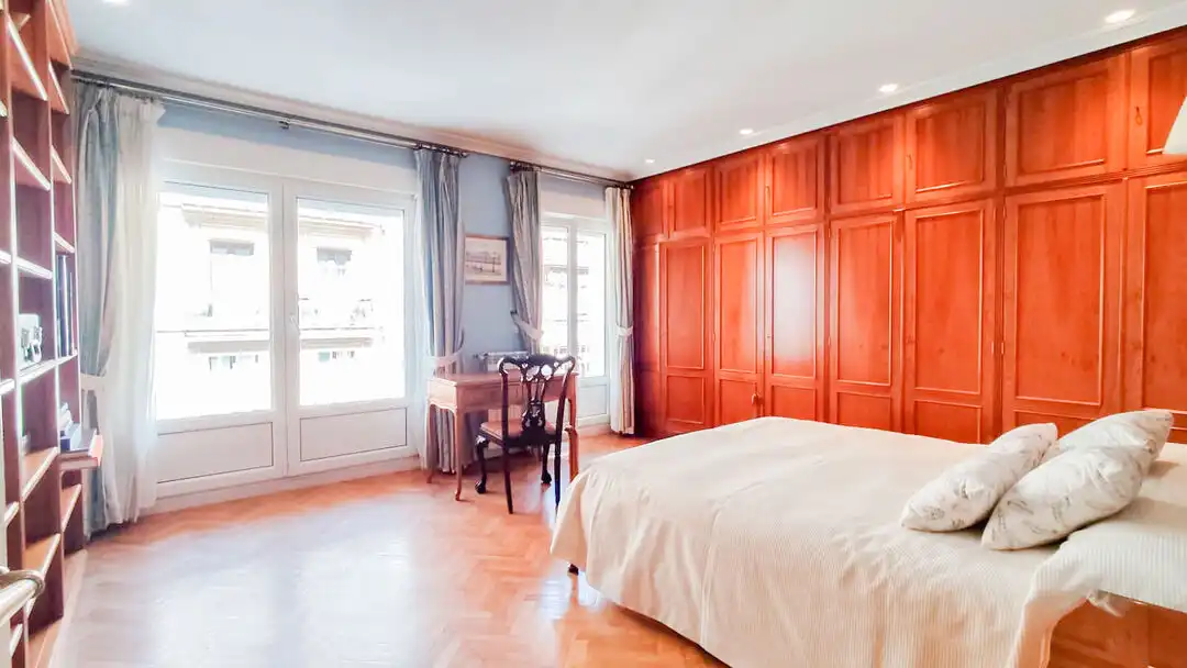Habitación de Piso en venta en Donostia - San Sebastián  con Calefacción, Balcón y Alarma