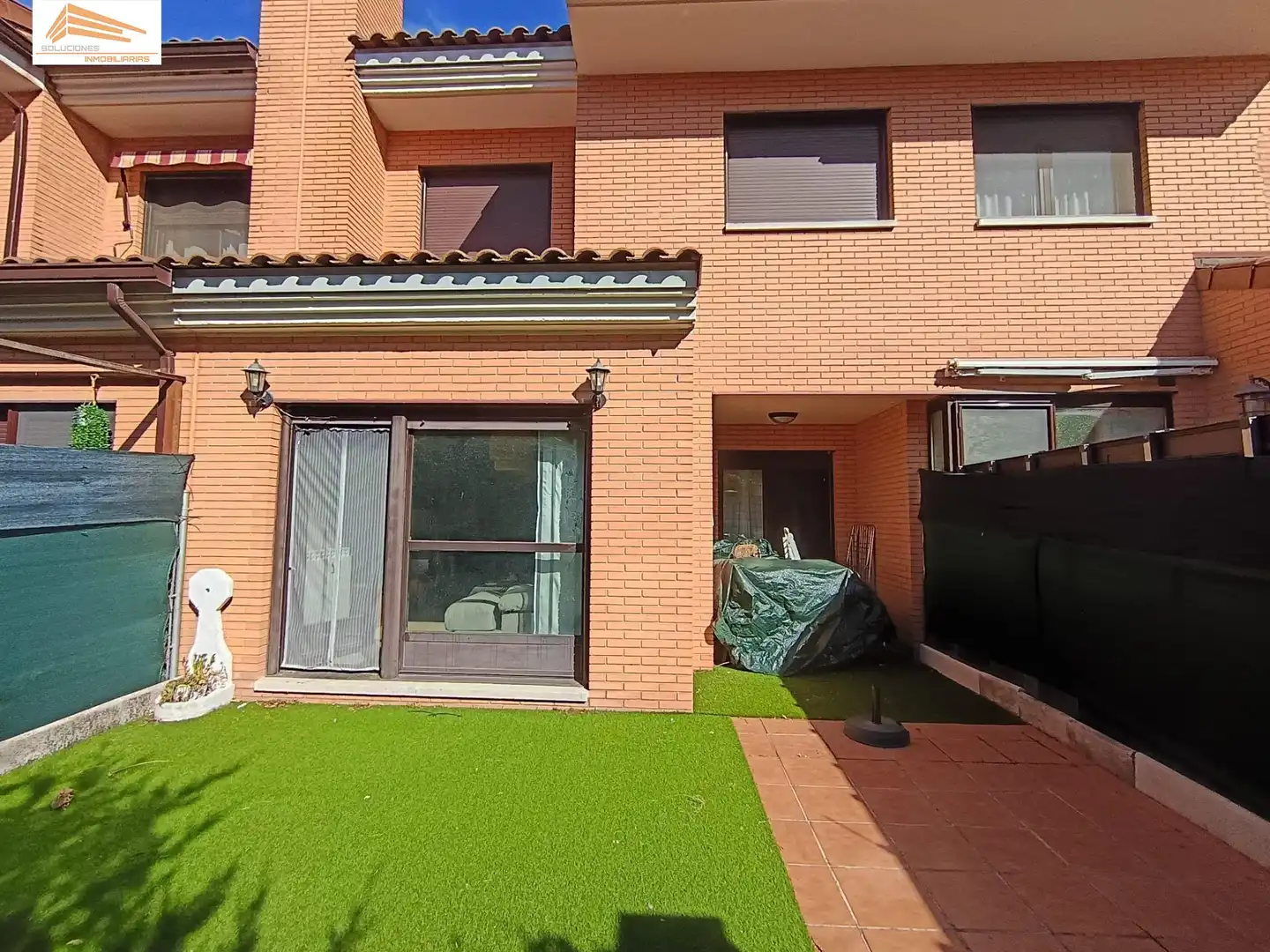 Vista exterior de Casa adosada en venda en Aldeamayor de San Martín, Valladolid
