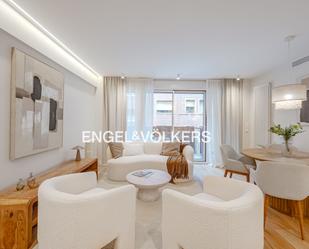 Sala d'estar de Apartament en venda en  Madrid Capital amb Aire condicionat, Calefacció i Terrassa