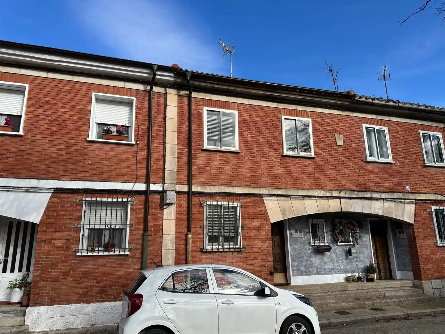 Vista exterior de Casa adosada en venda en Burgos amb Traster