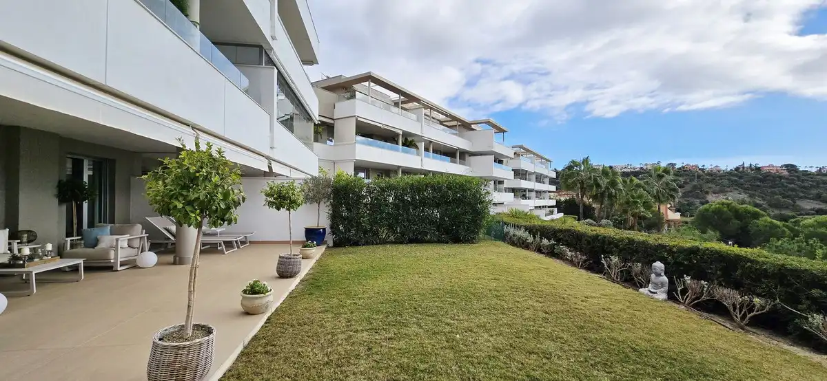 Exterior view of Flat for sale in Benahavís  with Air Conditioner, Terrace and Storage room
