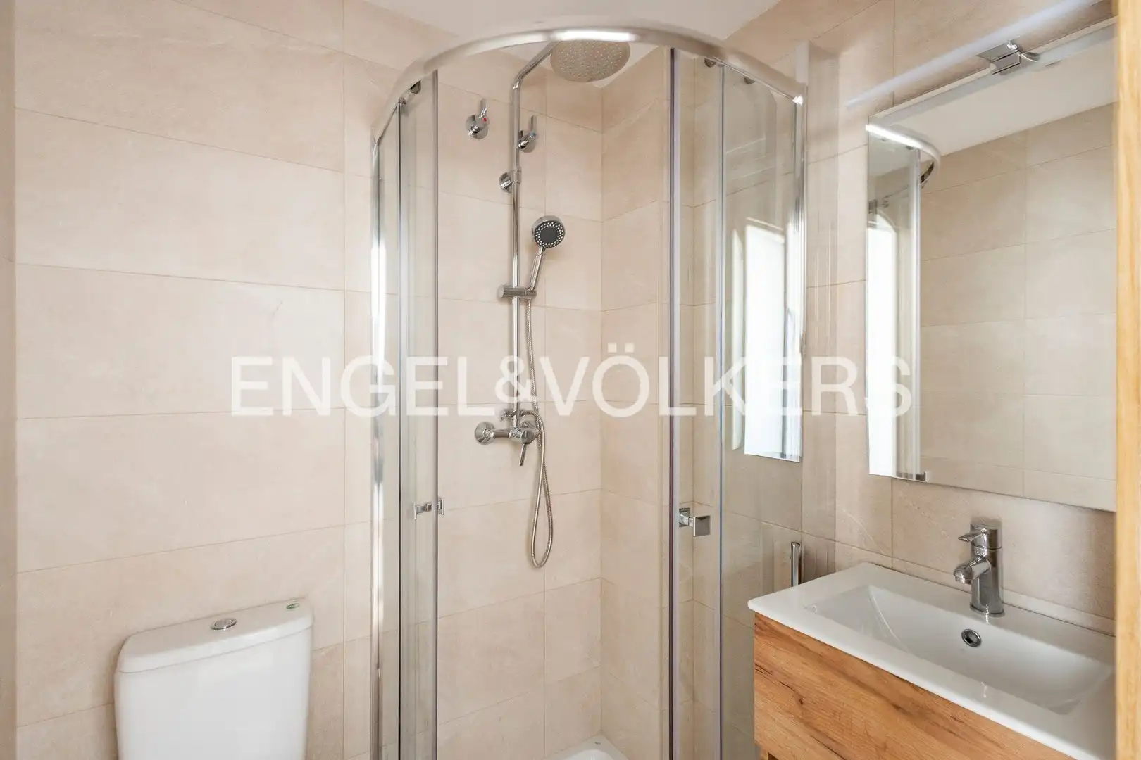 Bathroom of Apartments for sale in Sant Cugat del Vallès  with Air Conditioner, Heating and Private garden