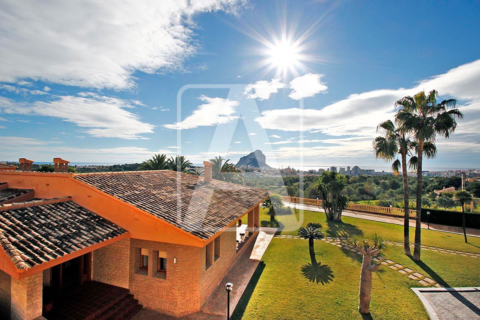 Vista exterior de Casa o xalet en venda en Calpe / Calp amb Aire condicionat, Calefacció i Jardí privat