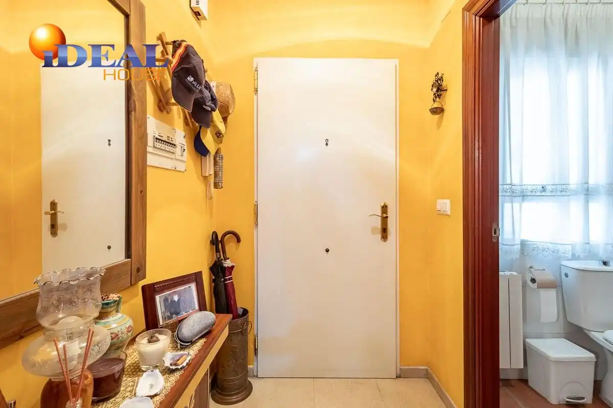 Casa aparellada amb terrassa en venda a Camino CEMENTERIO, imagen 3