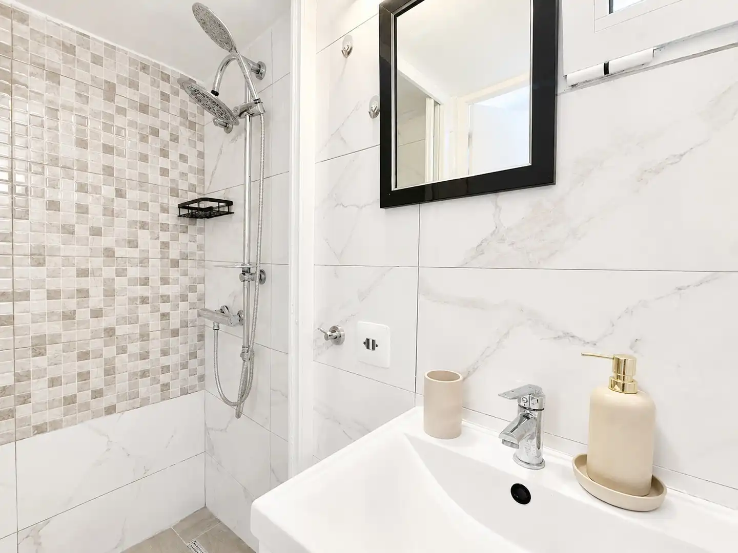 Bathroom of Flat for sale in Torrevieja  with Air Conditioner, Heating and Terrace
