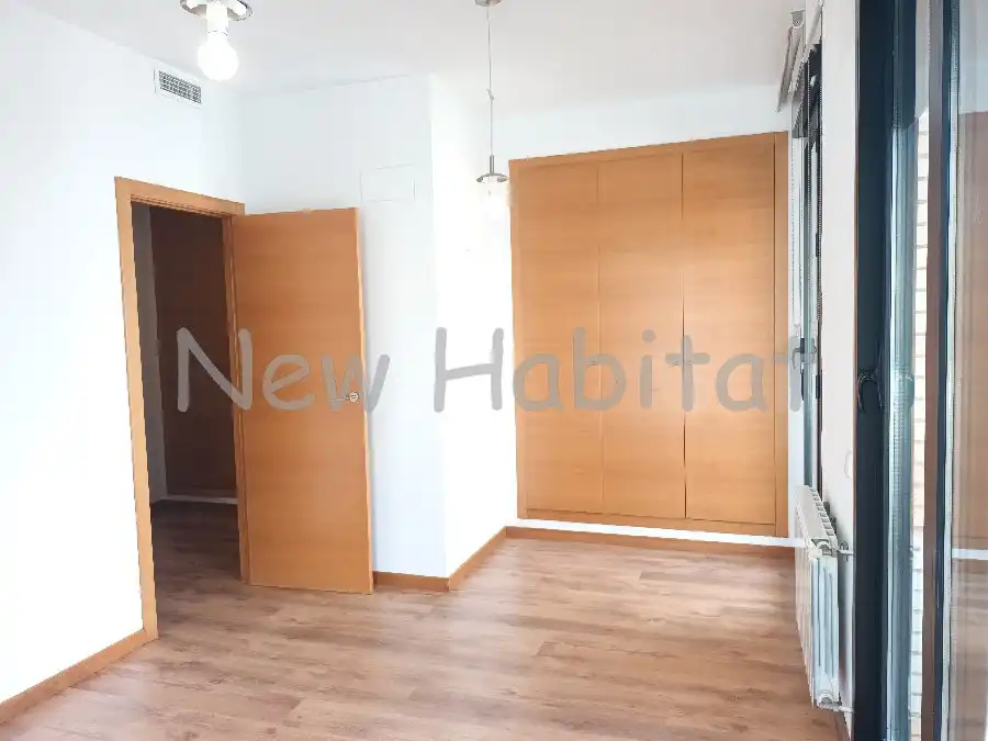 Habitación de Casa adosada en venta en Castellón de la Plana / Castelló de la Plana con Aire acondicionado, Jardín privado y Terraza
