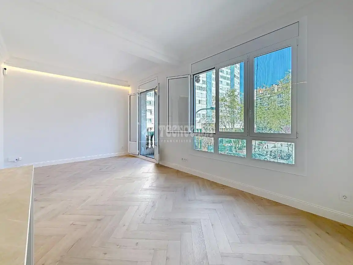 Appartamento con terrazza in vendita a Les Corts, imagen 2