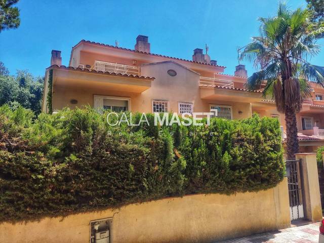 Casa adosada en Venta en Los Pinos - Politur
