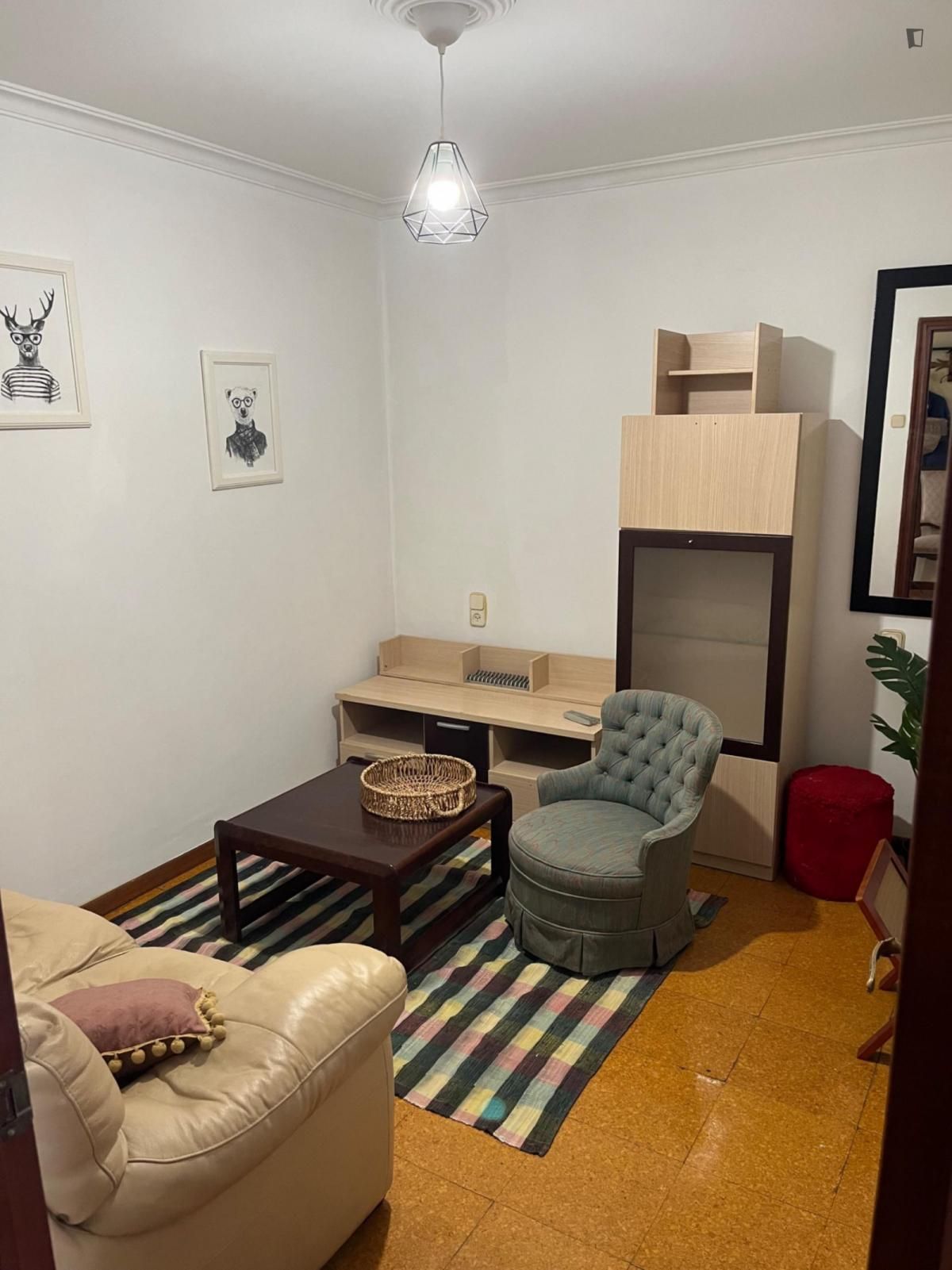 Sala d'estar de Casa o xalet de lloguer en A Coruña Capital  amb Moblat, Forn i Rentadora