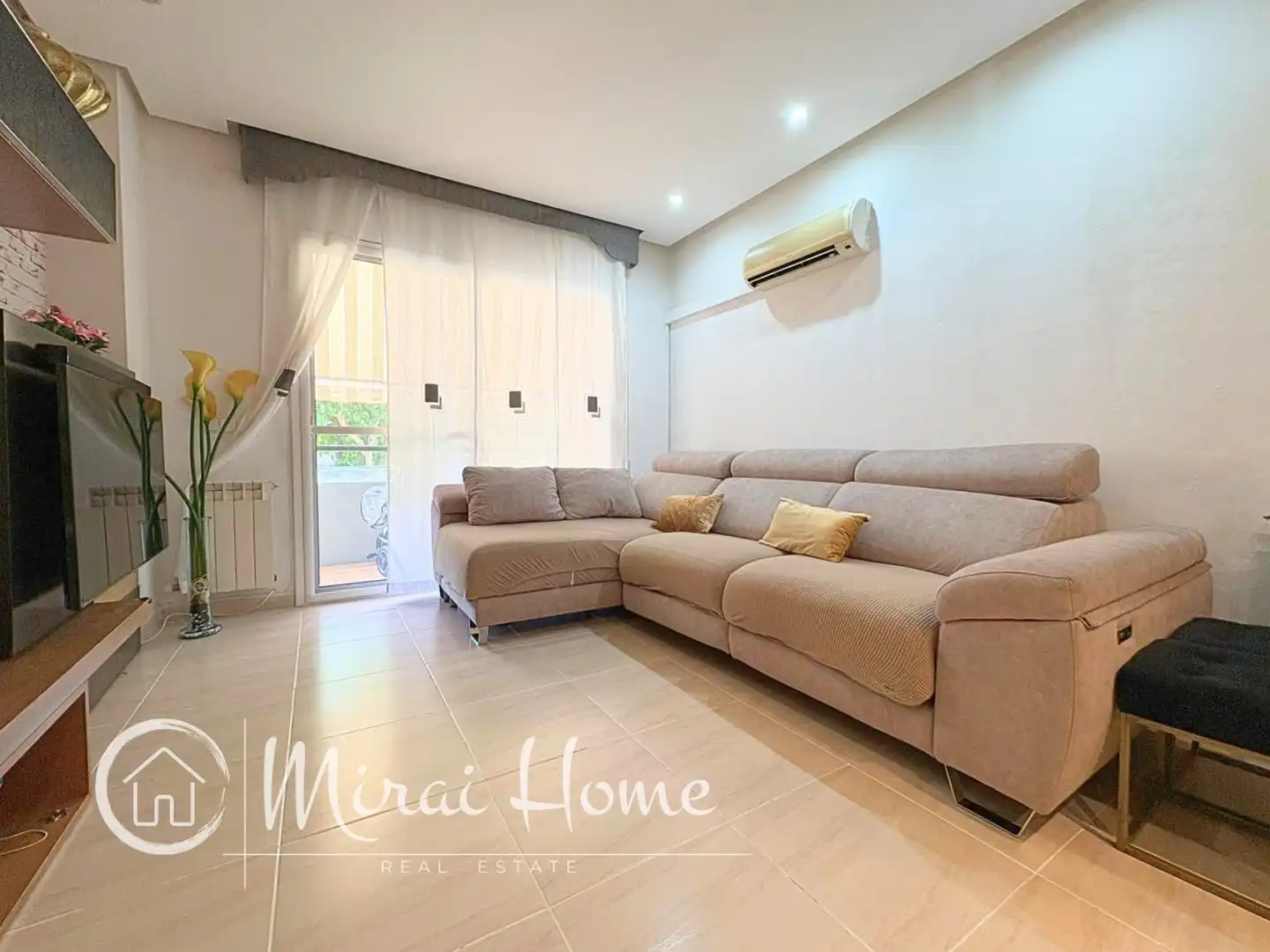 Living room of Flat for sale in Montornès del Vallès  with Air Conditioner, Heating and Parquet flooring