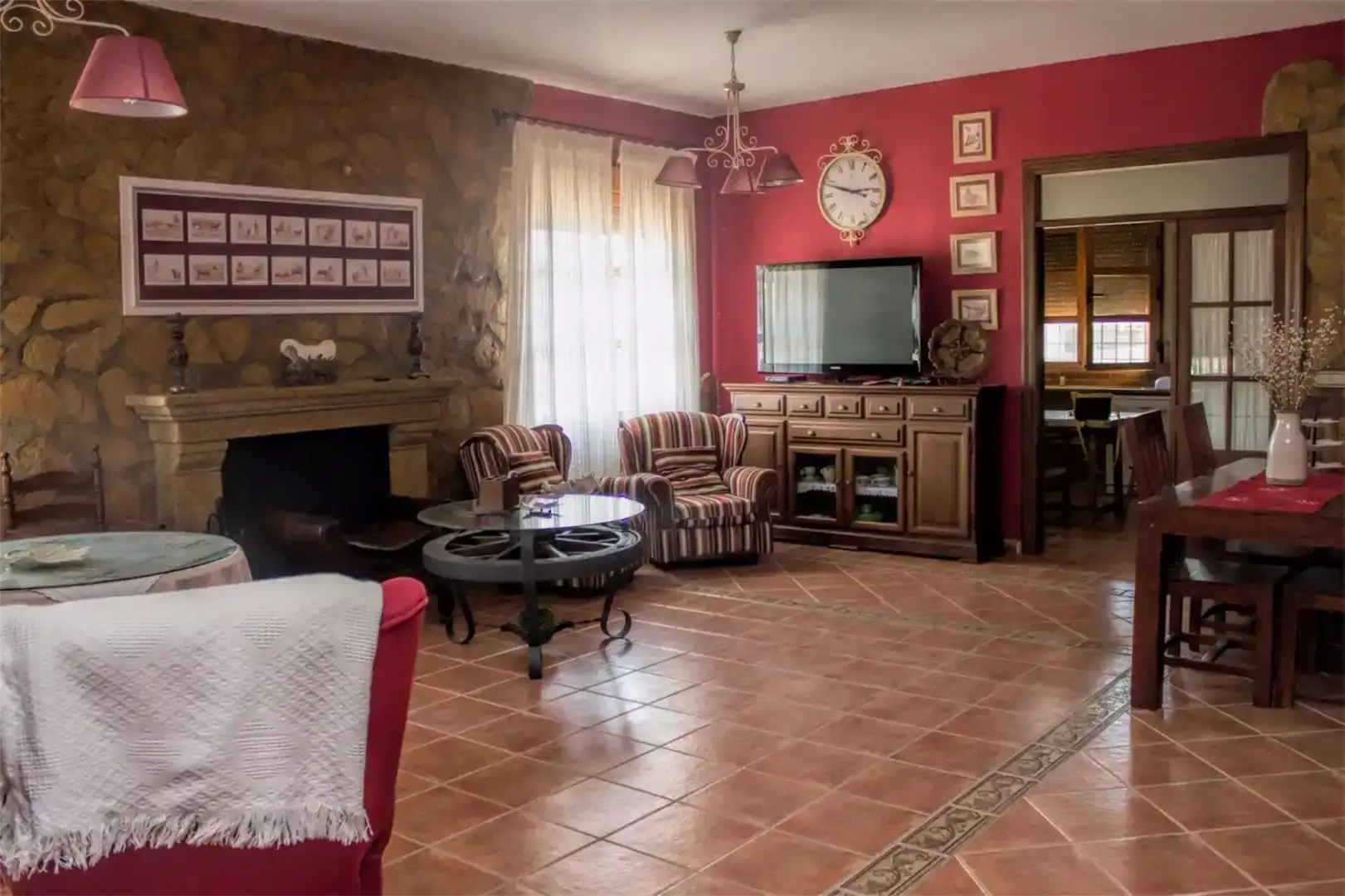 Sala d'estar de Finca rústica en venda en Coria amb Jardí privat, Traster i Moblat