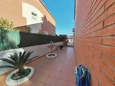 Jardín de Casa o chalet en venta en Santa Perpètua de Mogoda con Aire acondicionado, Calefacción y Jardín privado