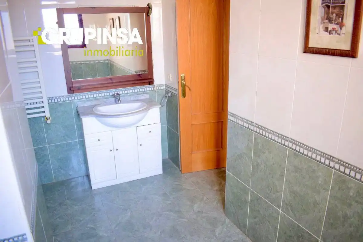 Baño de Piso en venta en Castellón de la Plana / Castelló de la Plana con Aire acondicionado, Terraza y Trastero