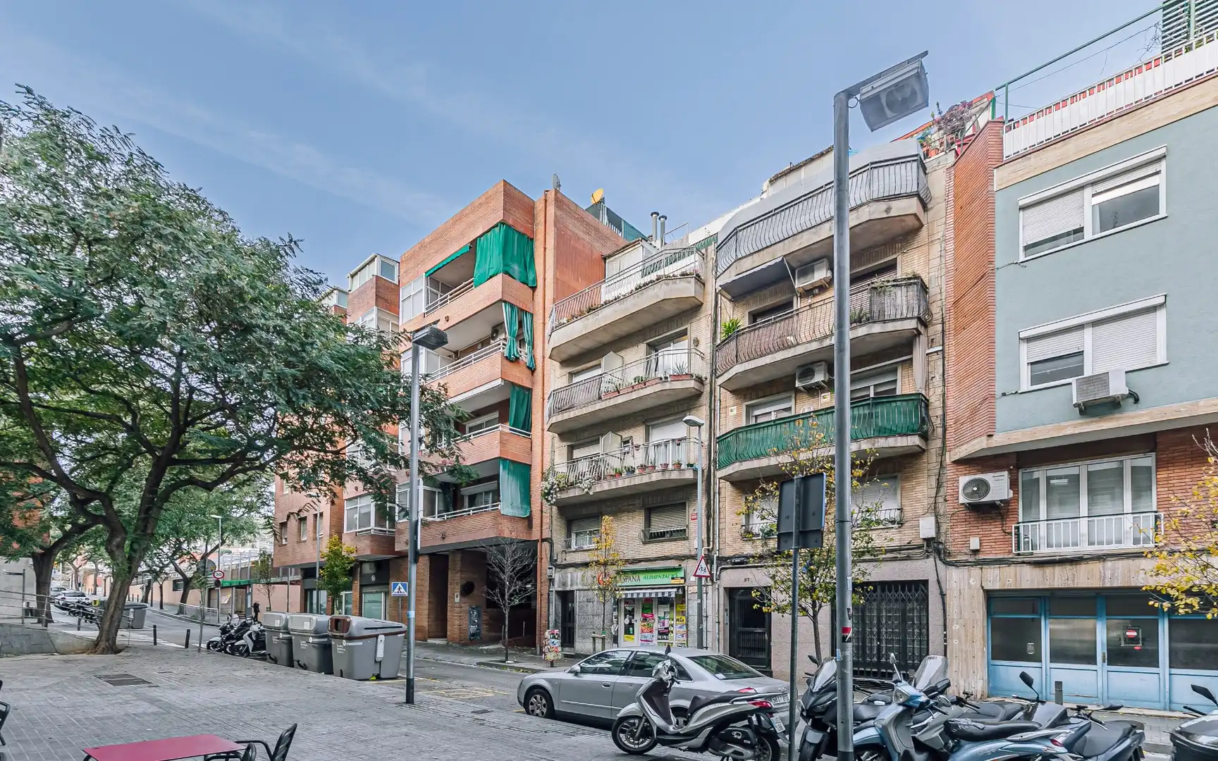 Außenansicht von Wohnung zum Verkauf in Barcelona mit Klimaanlage, Heizung und Möbliert