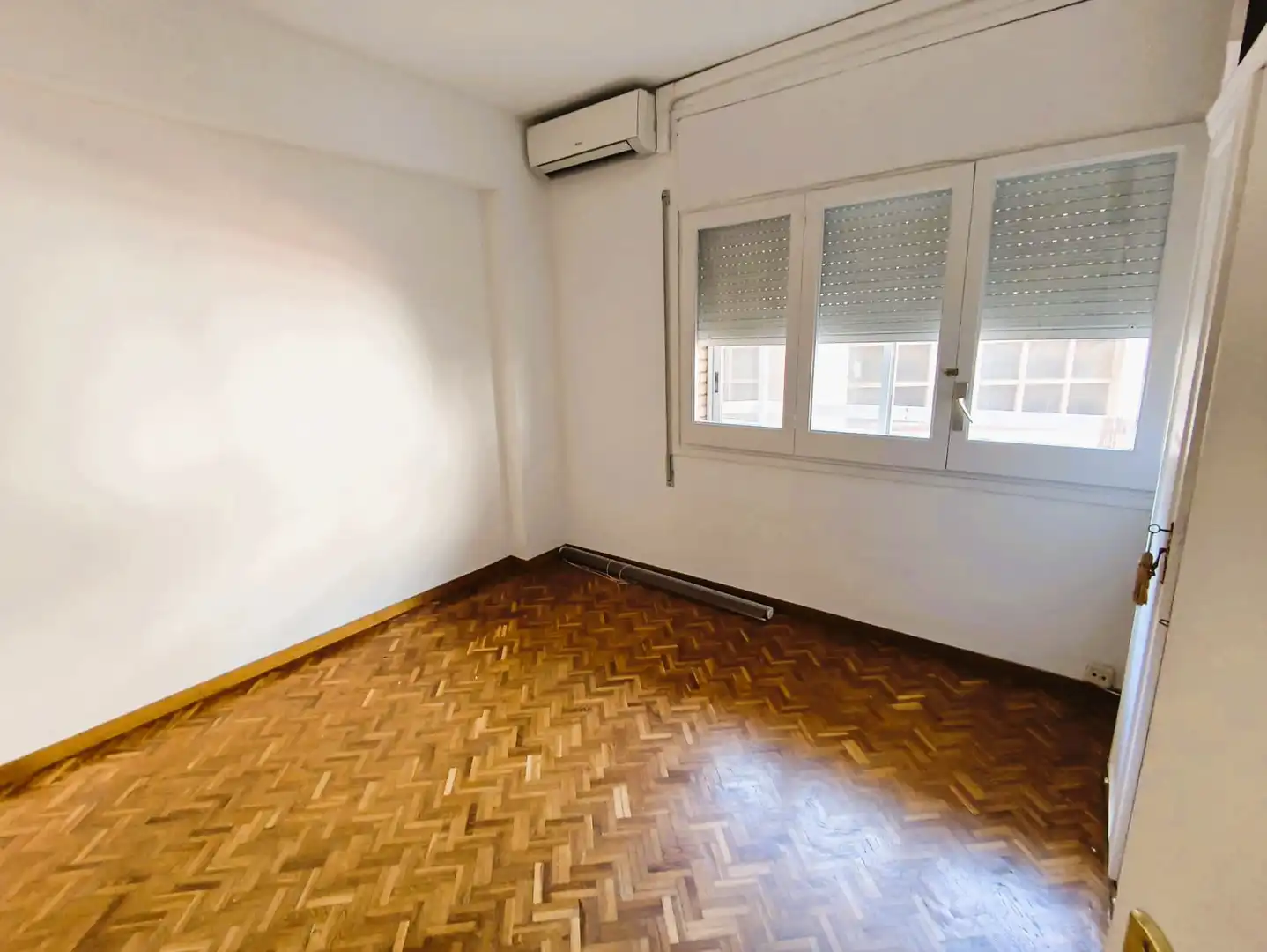 Dormitori de Pis de lloguer en Barcelona amb Aire condicionat, Parquet i Balcó