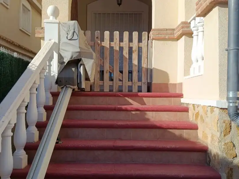 Detached house with garden for sale in Calle Jorge Manrique 1, imagen 2