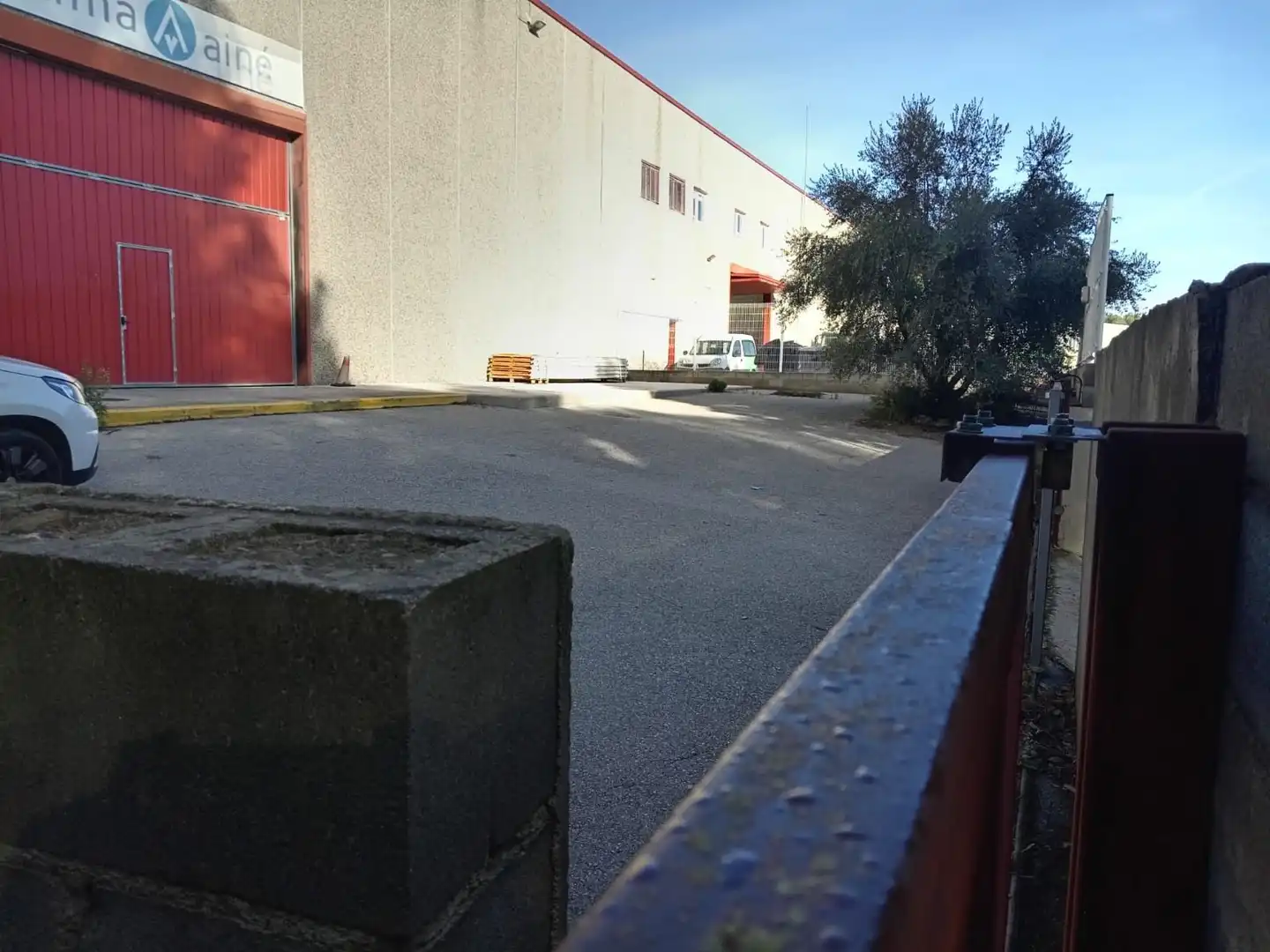 Außenansicht von Fabrikhallen zum Verkauf in Sant Vicenç de Castellet