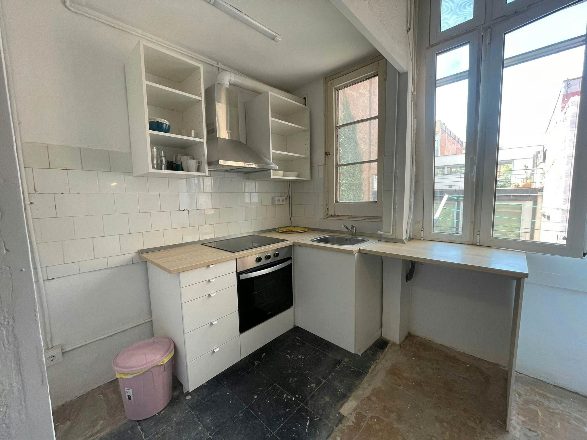 Cuina de Pis de lloguer en  Barcelona Capital amb Aire condicionat, Calefacció i Moblat