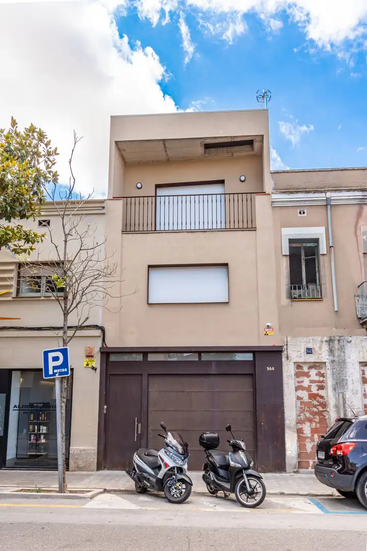 Außenansicht von Haus oder Chalet zum Verkauf in Figueres mit Klimaanlage, Heizung und Privatgarten