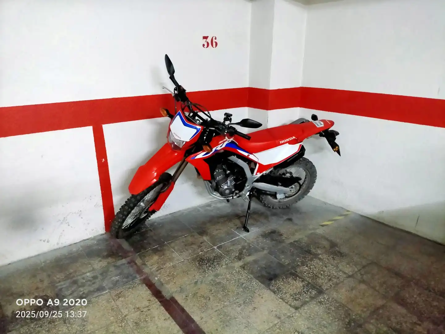 Motorradstellplatz mit Aufzug zur Miete in Plaza de la Trinidad, imagen 2