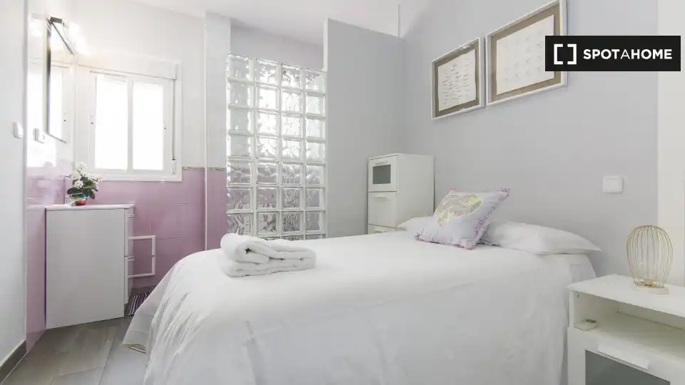 Habitación de Apartamento para compartir en Madrid con Aire acondicionado, Calefacción y Terraza