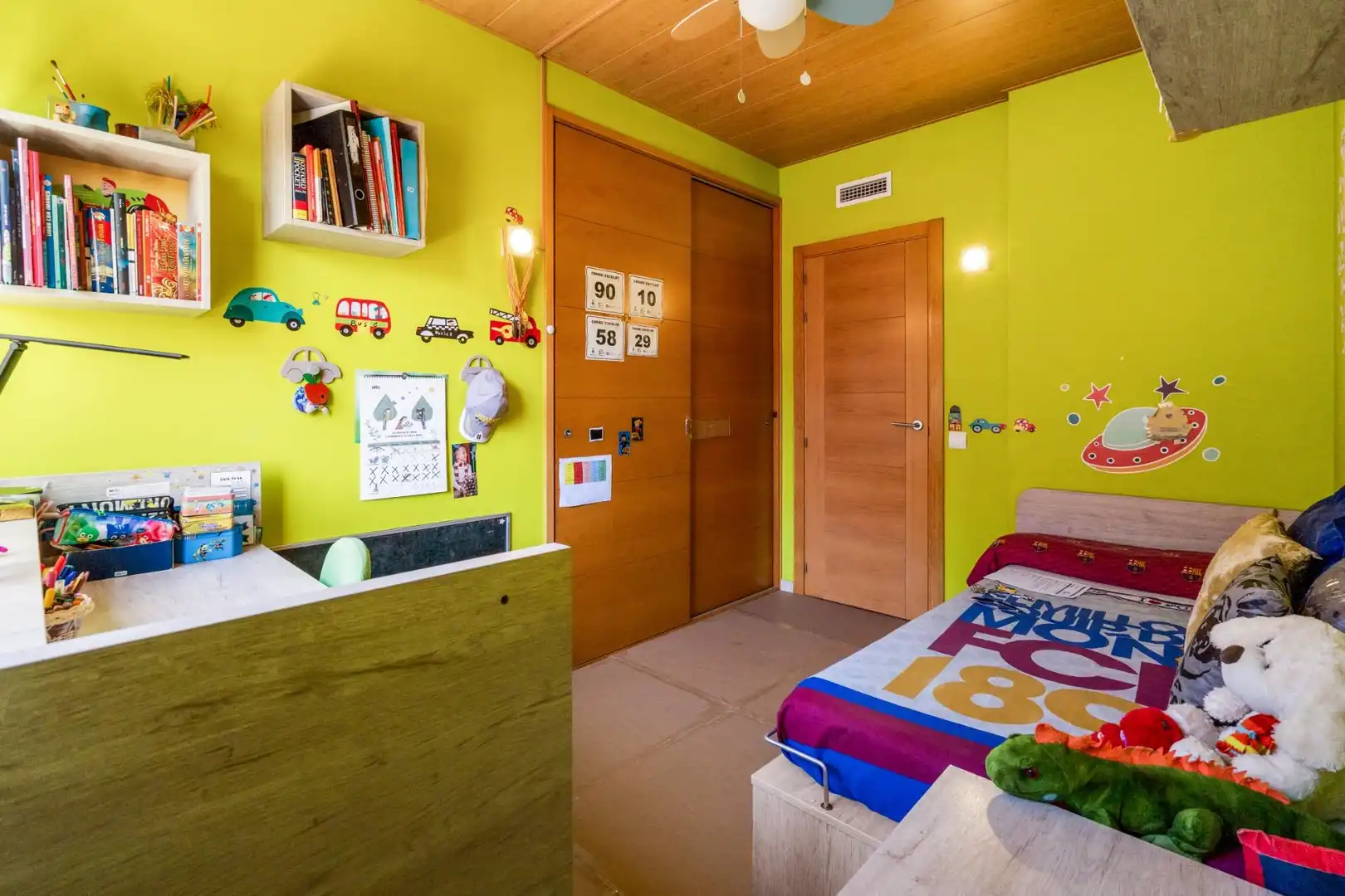 Dormitori de Pis en venda en Parets del Vallès amb Aire condicionat, Parquet i Terrassa