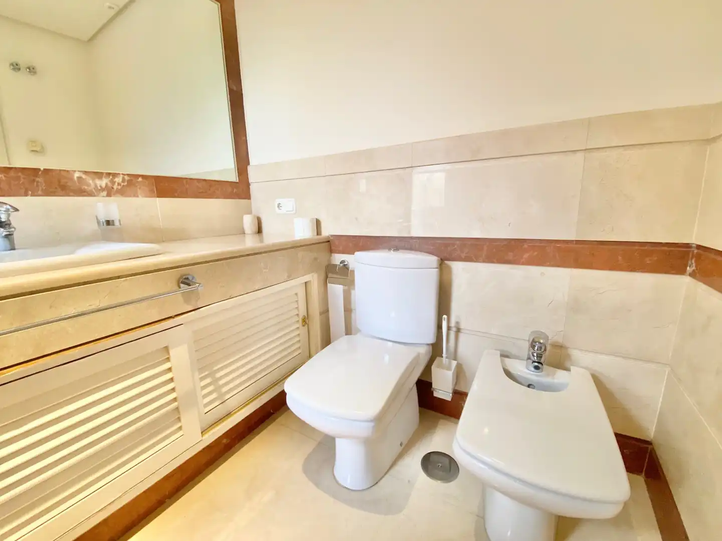 Badezimmer von Wohnungen zur Miete in Marbella mit Klimaanlage, Terrasse und Schwimmbad