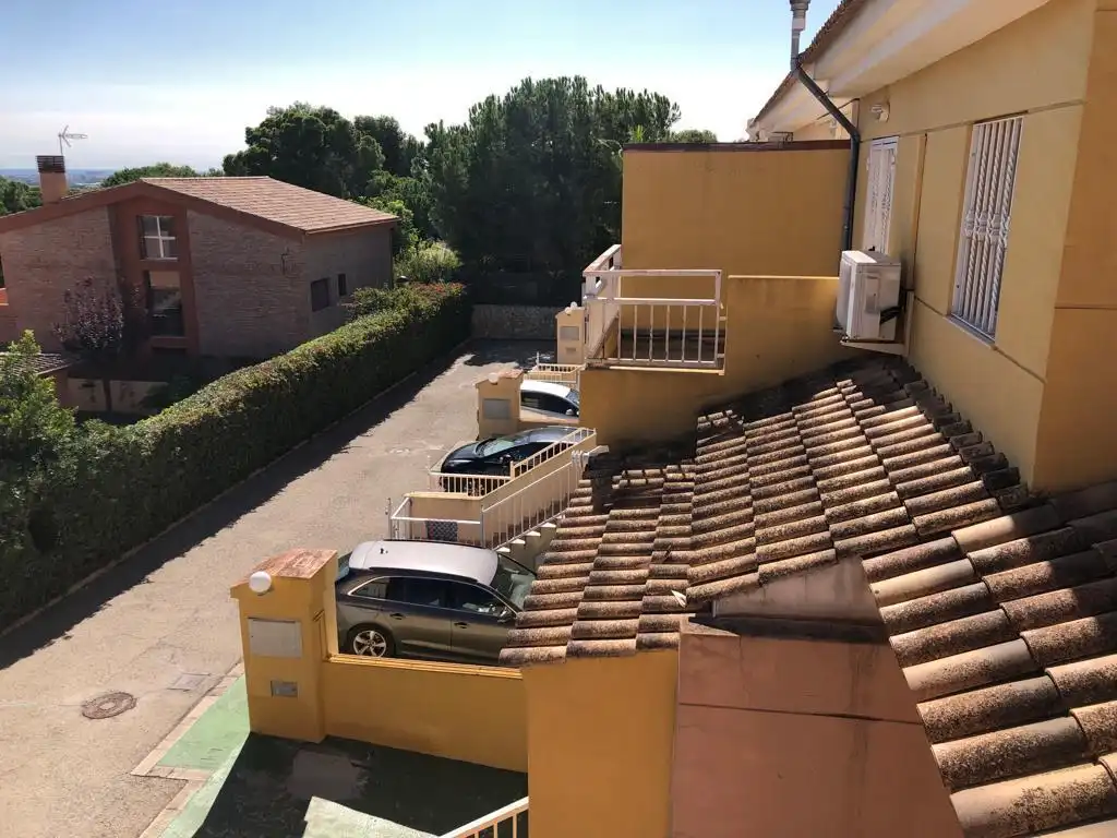 Parking de Casa adosada de alquiler en Godella con Calefacción y Piscina