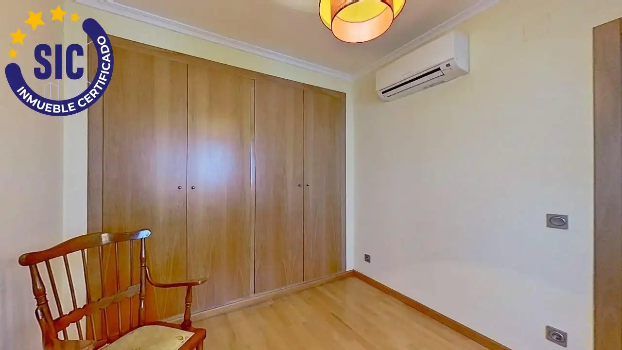 Schlafzimmer von Haus oder Chalet zur Miete in Chiva mit Heizung und Terrasse