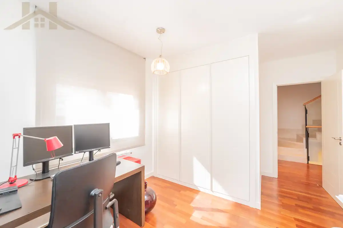 Dormitori de Casa adosada en venda en Arroyomolinos (Madrid) amb Aire condicionat, Jardí privat i Terrassa