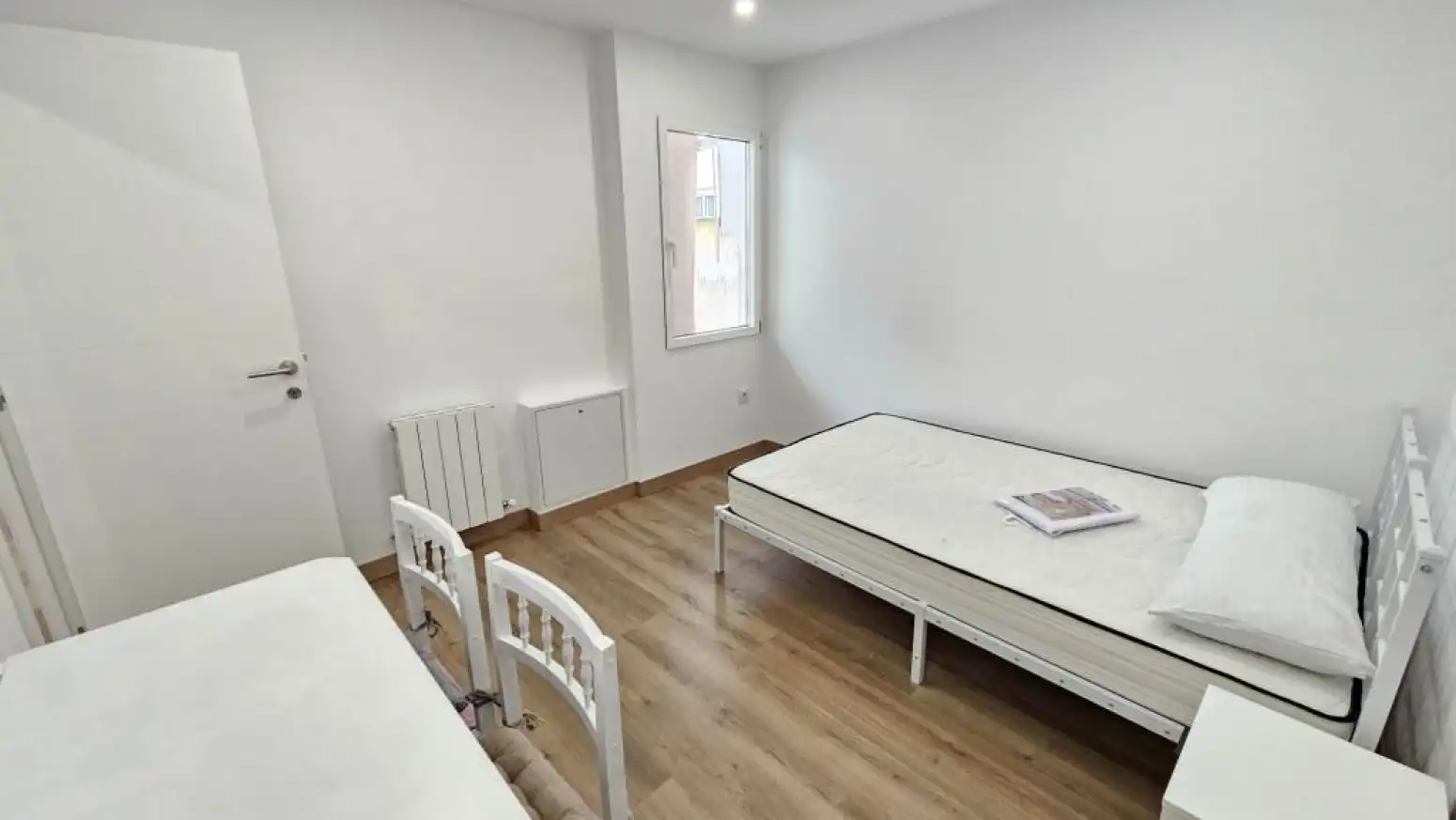 Schlafzimmer von Wohnung zur Miete in Salamanca mit Heizung, Möbliert und Balkon