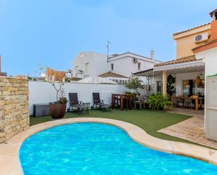 Piscina de Casa adosada en venda en La Pobla de Vallbona amb Aire condicionat, Calefacció i Terrassa