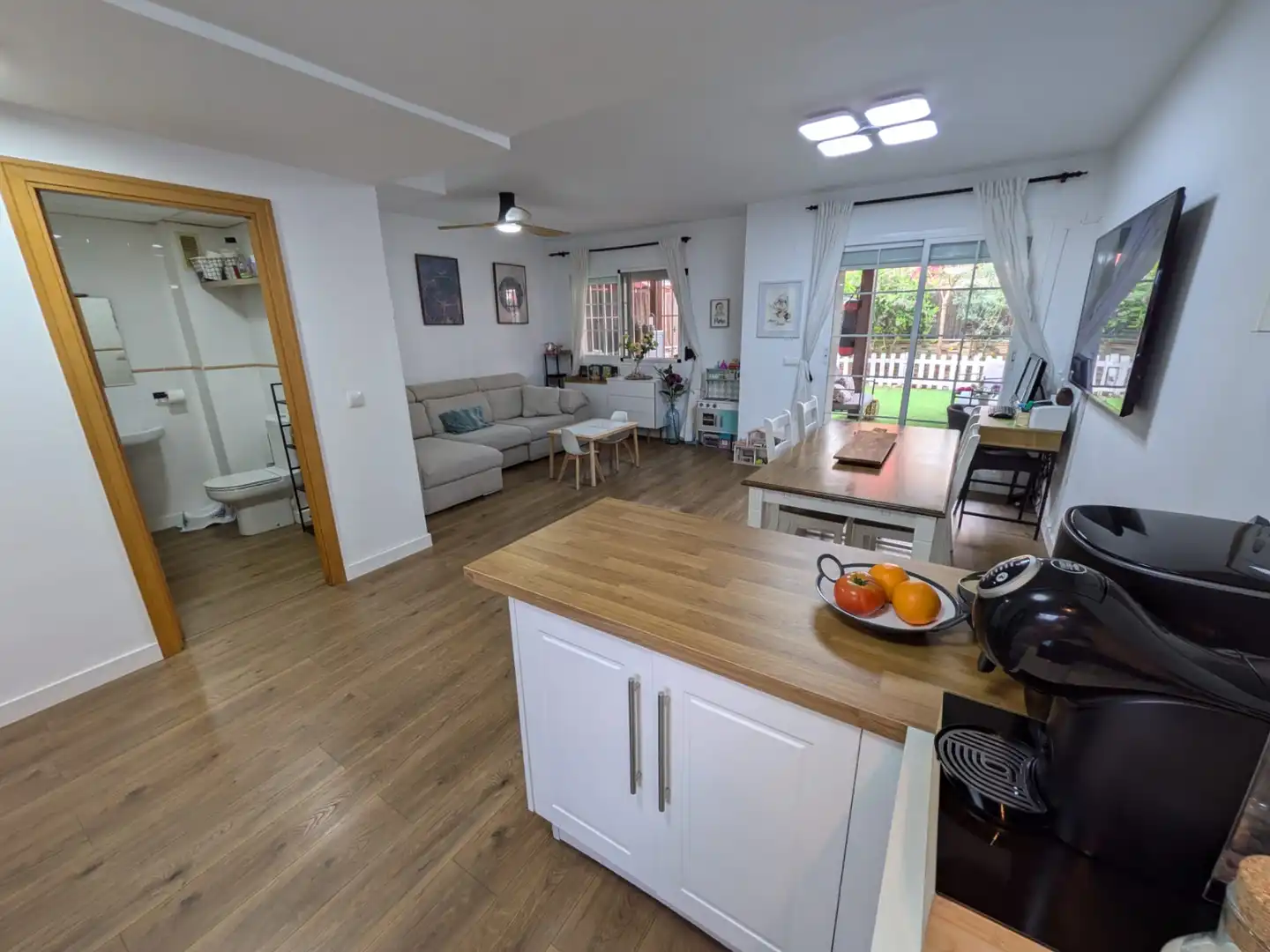 Cocina de Casa adosada en venta en La Pobla de Vallbona con Aire acondicionado, Calefacción y Jardín privado