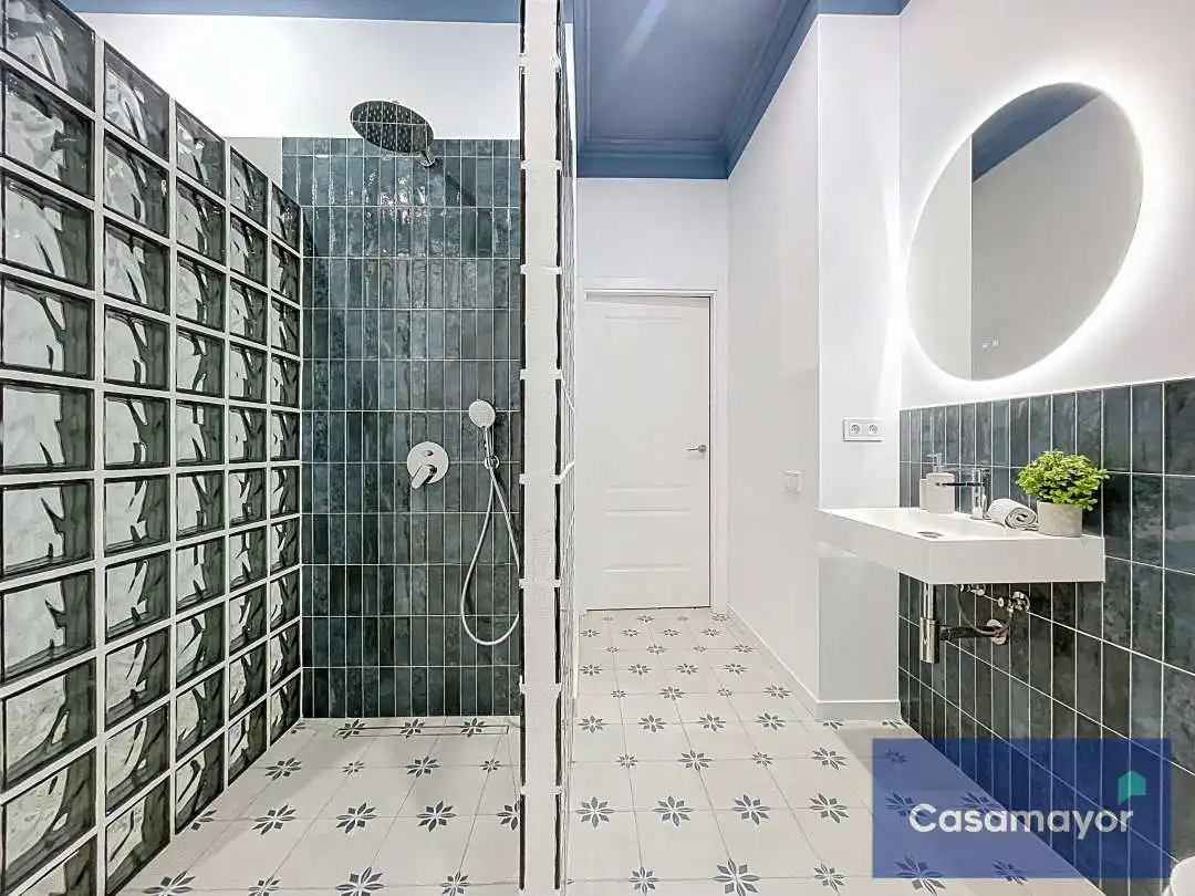 Badezimmer von Wohnung zum Verkauf in Alicante / Alacant mit Klimaanlage, Heizung und Balkon