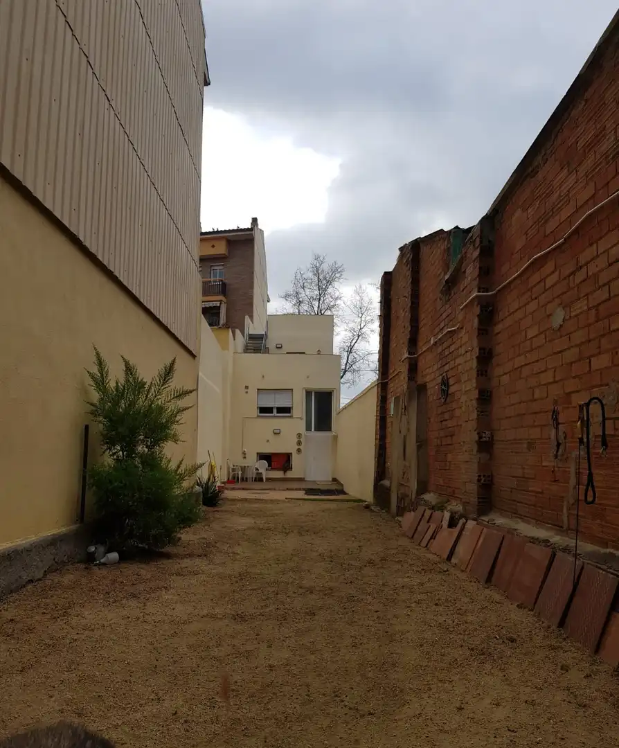 Außenansicht von Einfamilien-Reihenhaus zum Verkauf in Cardedeu mit Privatgarten und Terrasse