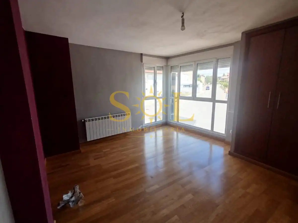 Habitación de Casa adosada en venta en Sariegos con Calefacción, Jardín privado y Terraza