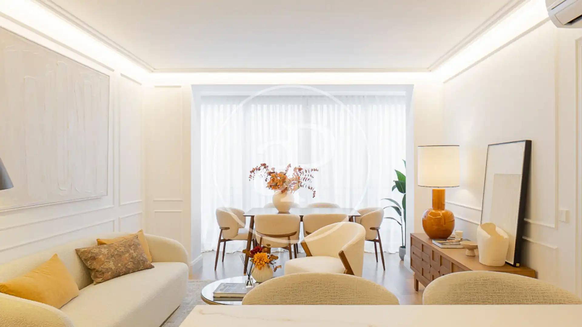 Sala d'estar de Pis en venda en  Madrid Capital amb Aire condicionat, Calefacció i Moblat