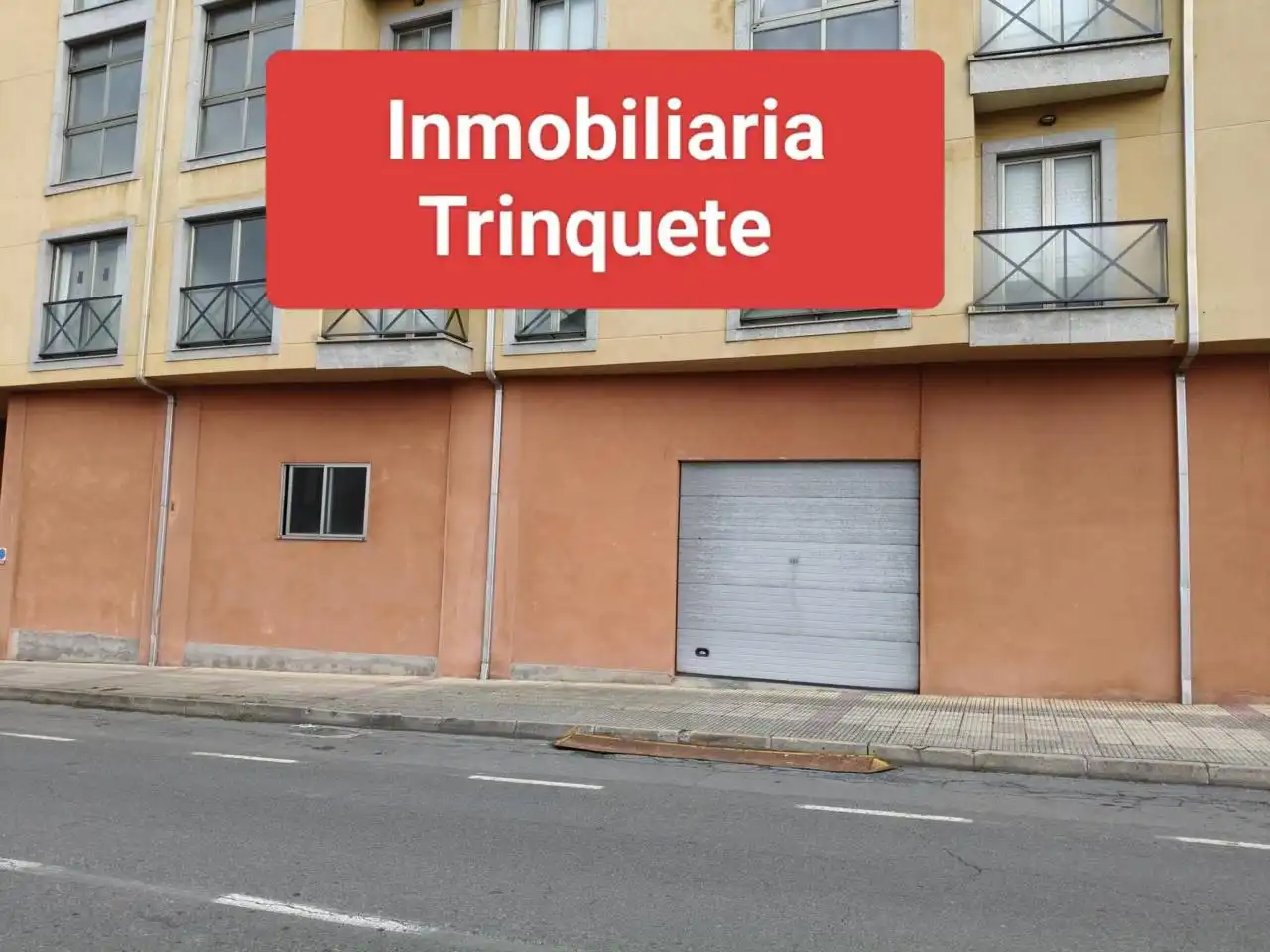 Local comercial en venda a Avenida Constitución 132