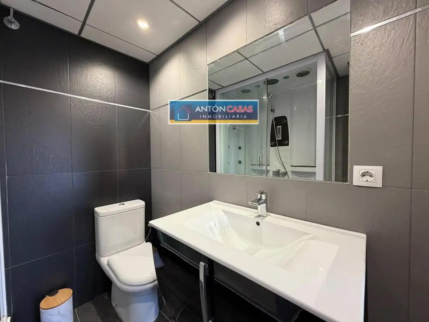 Bathroom of Flat for sale in Petrer  with Air Conditioner, Parquet flooring and Furnished